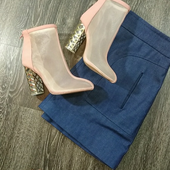 🆕 Blush Mesh Chunky Clear & Gold Heel Booties - Picture 3 of 8